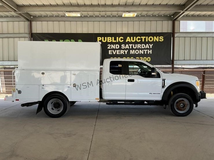 2017-ford-f550-image-1