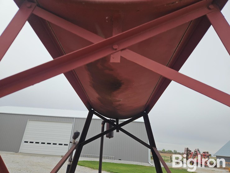 300-gal-fuel-tank-on-stand-image-7