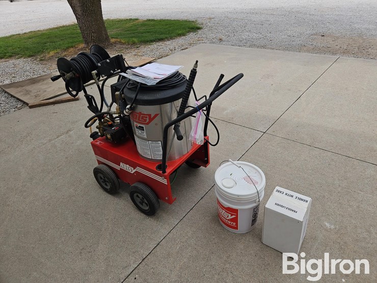 hotsy-555ss-hot-water-pressure-washer-image-4