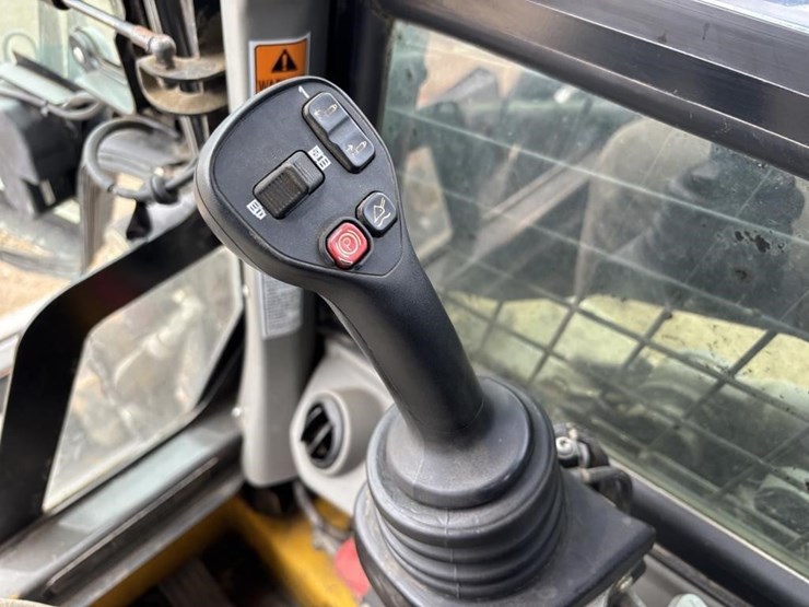 2021-new-holland-l328-image-28
