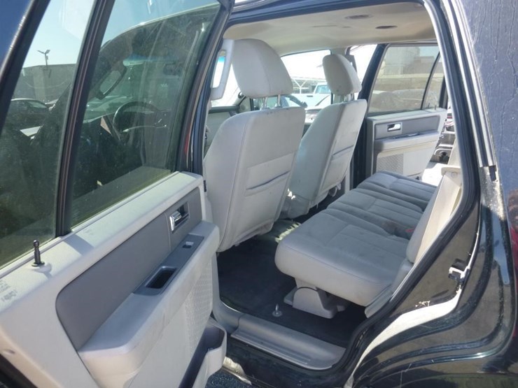 2011-ford-expedition-image-7