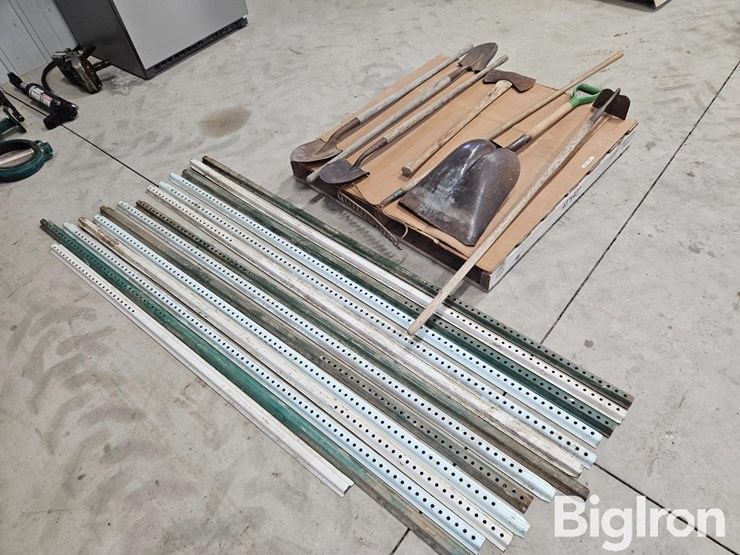 gardening/yard-tools-and-fence-posts-image-3