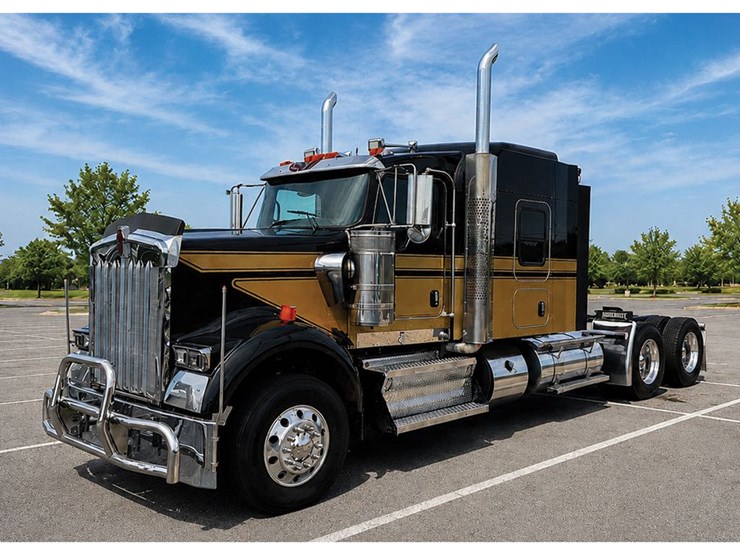 2018-kenworth-w900l-image-1