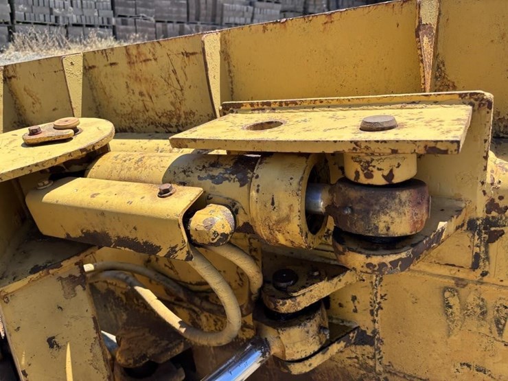 caterpillar-d3b-image-13
