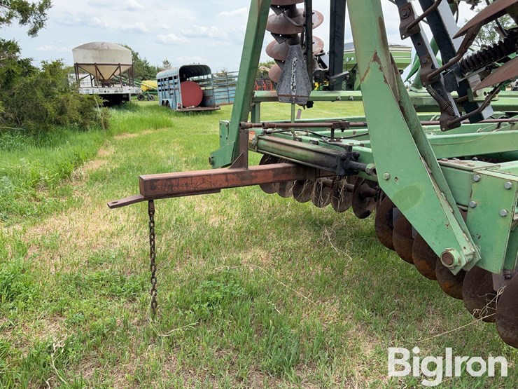 john-deere-235-image-18