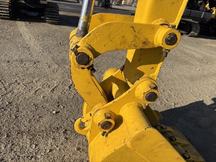 komatsu-pc28uu-image-12
