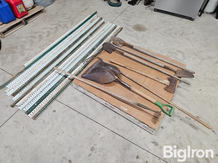 gardening/yard-tools-and-fence-posts-image-1