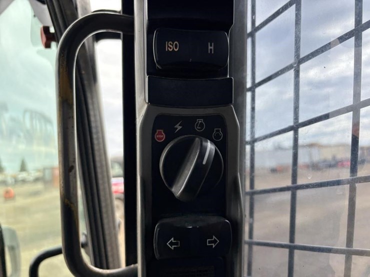 2021-new-holland-l328-image-30