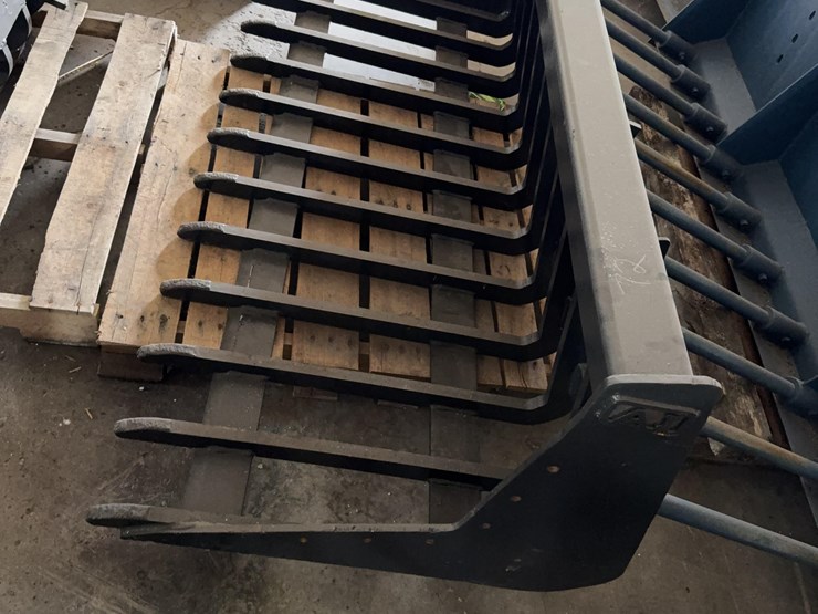 attachments-international-scoop-rake-image-1