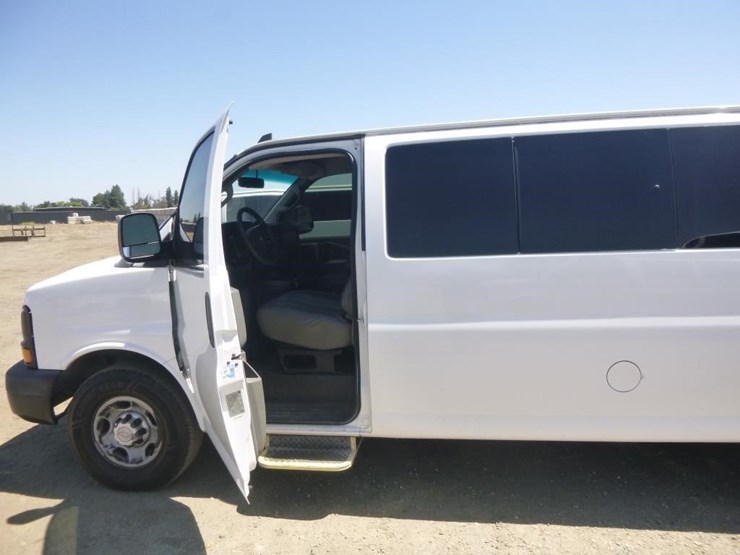2016-chevrolet-express-3500-image-7