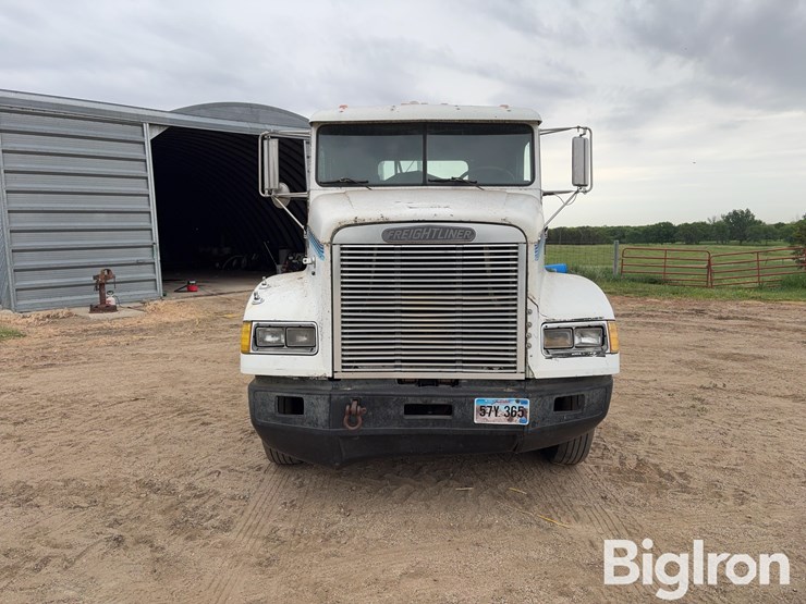 1992-freightliner-fld112-image-2