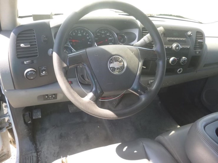 2011-chevrolet-2500-image-13