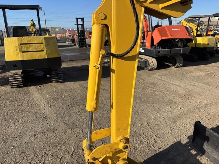 komatsu-pc28uu-image-13