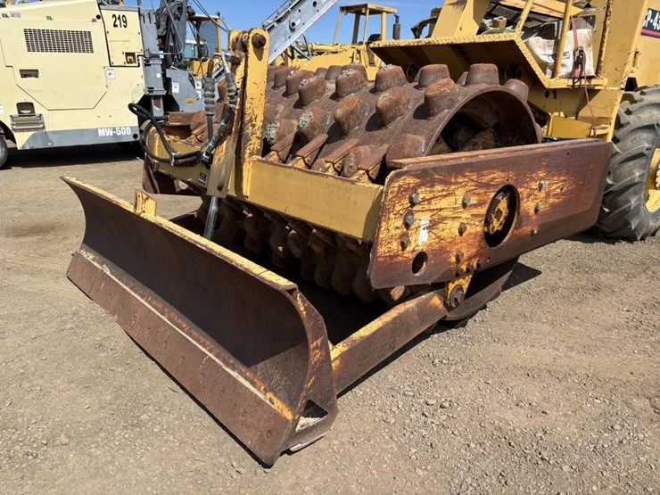 caterpillar-cp-433c-image-10