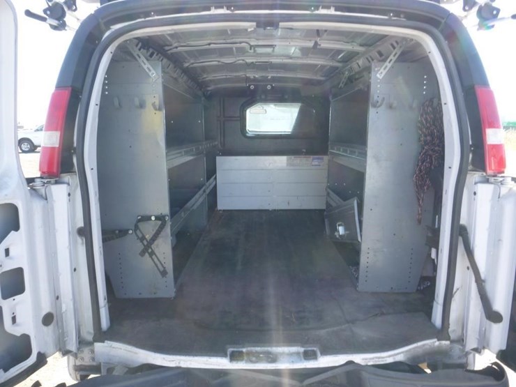 2017-chevrolet-express-2500-image-8