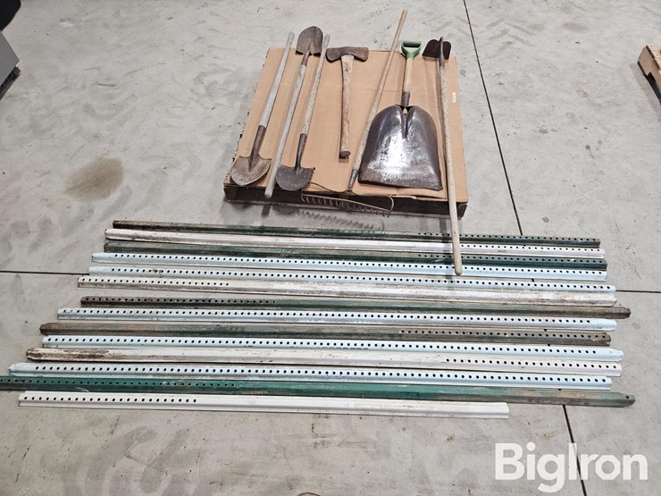 gardening/yard-tools-and-fence-posts-image-4