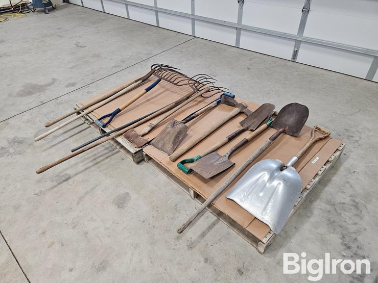 shovels,-rakes-and-other-garden-tools-image-1