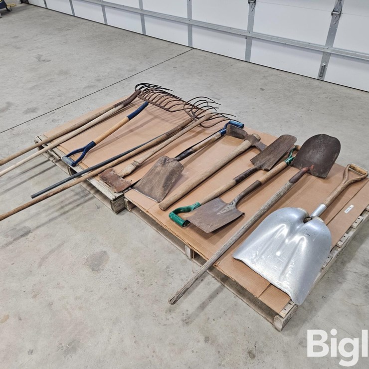 Shovels, Rakes And Other Garden Tools