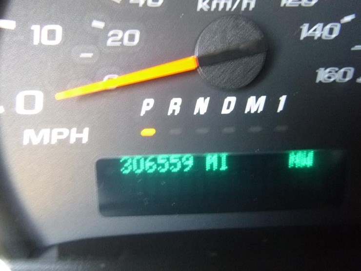 2013-chevrolet-3500-image-30
