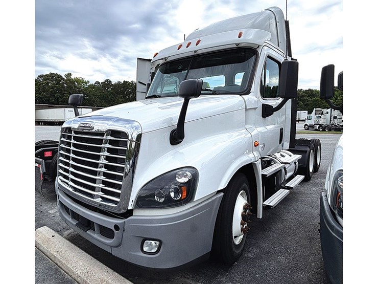2020-freightliner-cascadia-125-image-1