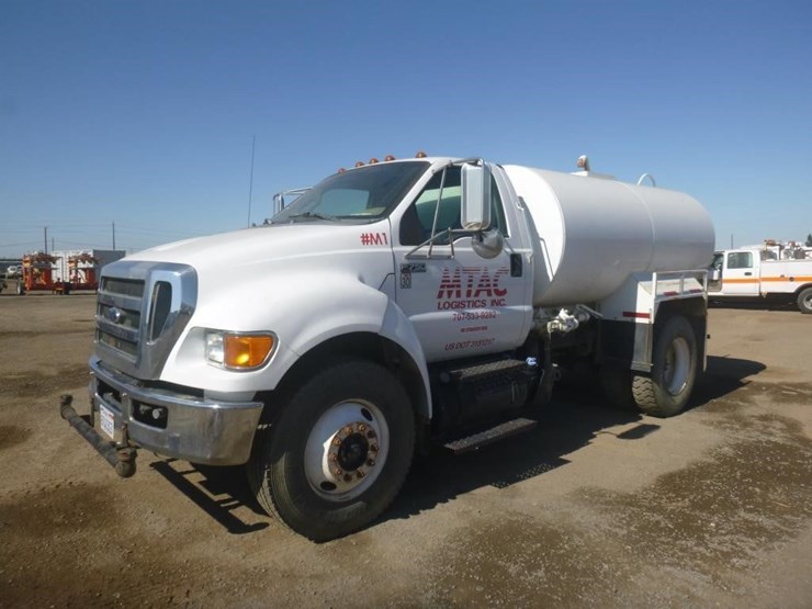 2011-ford-f750-image-1