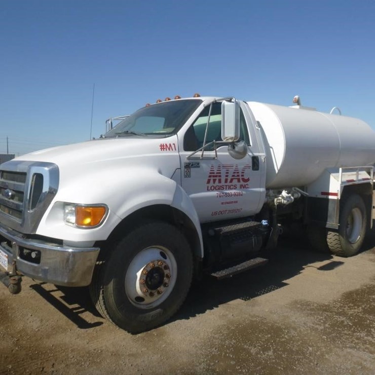 2011 FORD F750