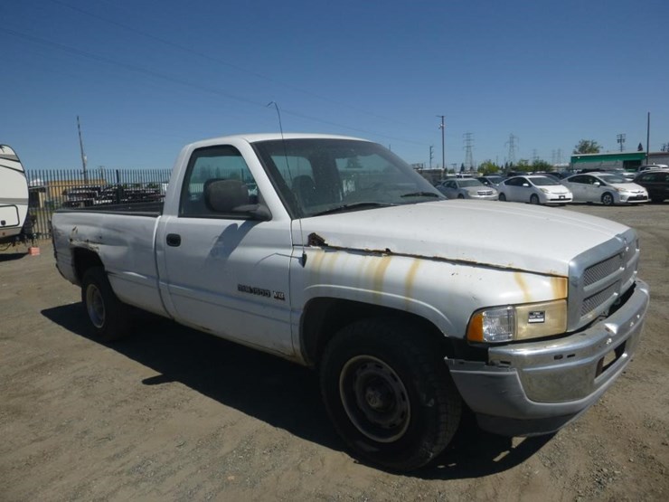 1999-dodge-ram-1500-image-2