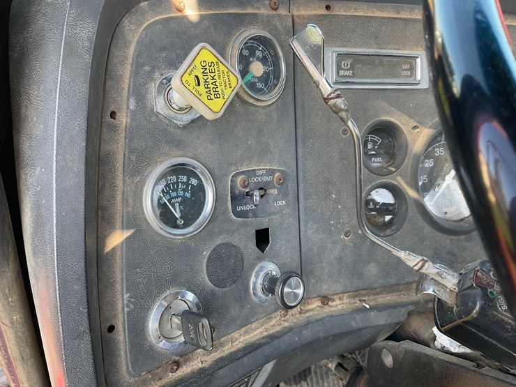 1988-ford-l8000-image-15