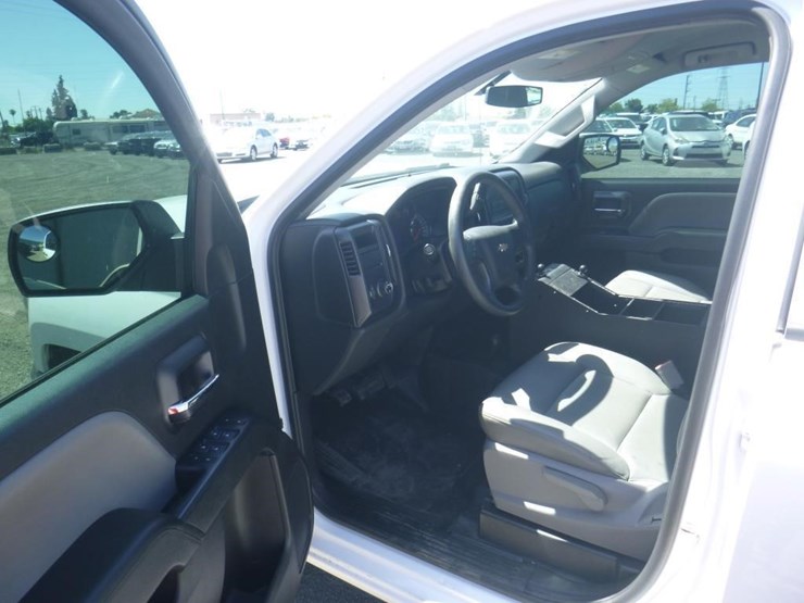2018-chevrolet-1500-image-5