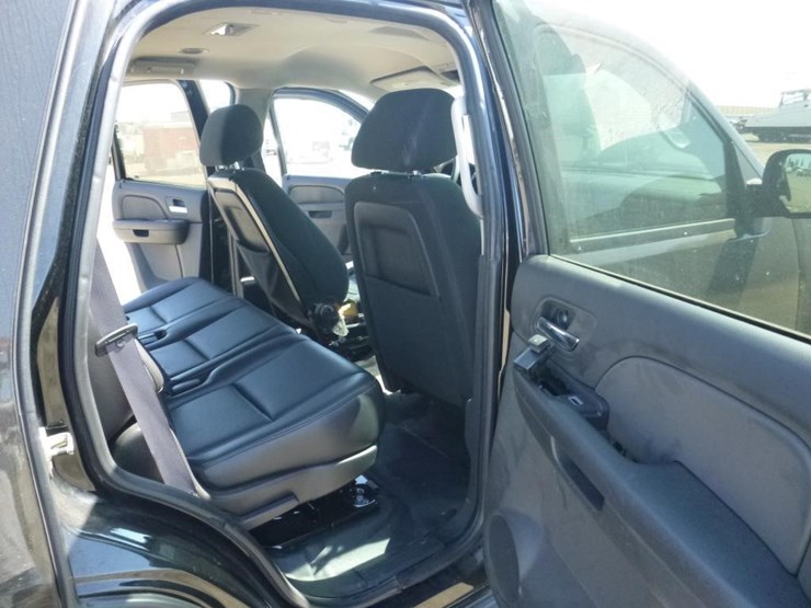 2011-chevrolet-tahoe-image-8