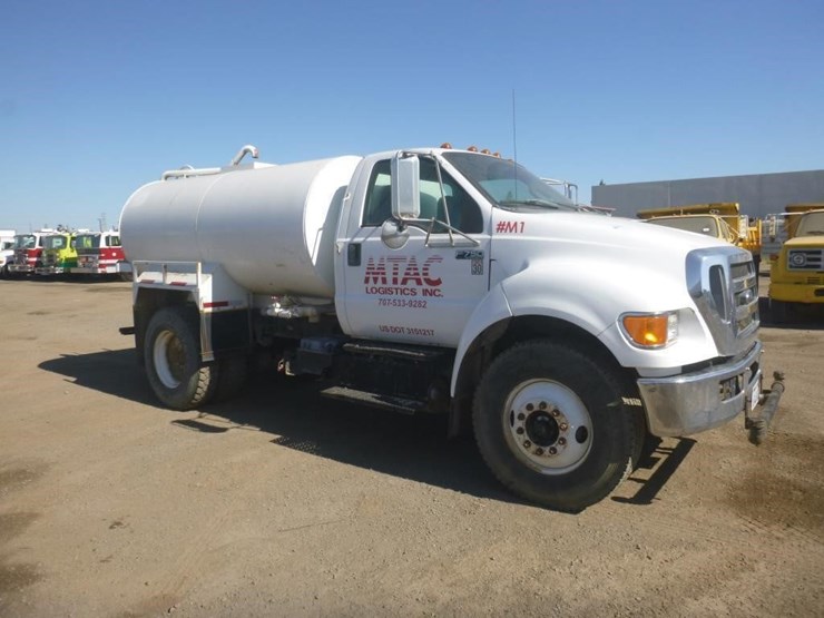 2011-ford-f750-image-2