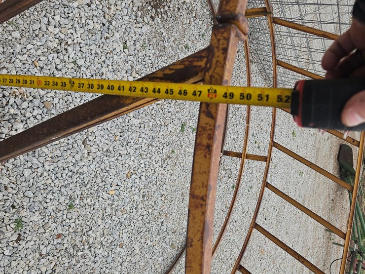 round-bale-feeders-&-mesh-livestock-panels-image-9