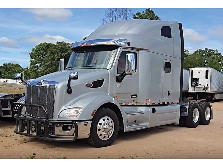 2021-peterbilt-579-image-1