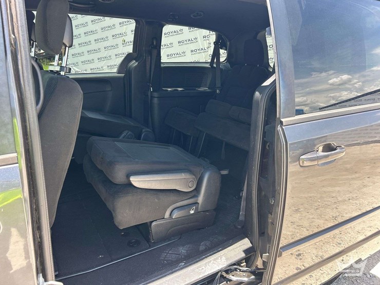 2016-dodge-grand-caravan-image-21