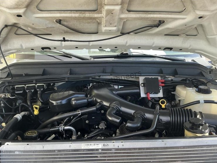 2015-ford-f550-image-15