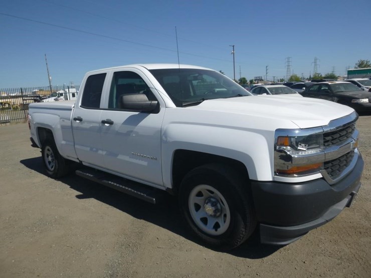 2018-chevrolet-1500-image-2