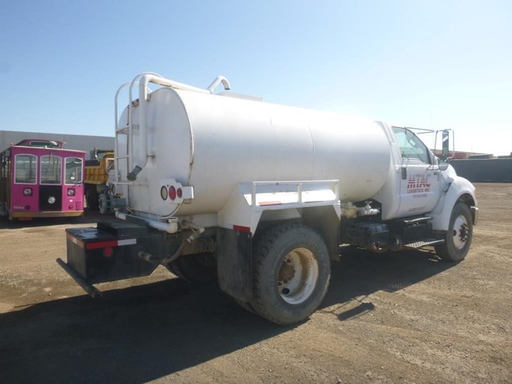 2011-ford-f750-image-3