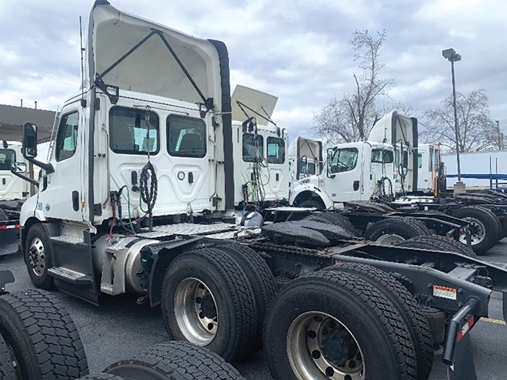 2022-freightliner-cascadia-116-image-2