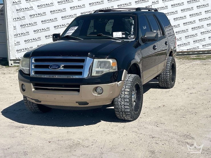 2011-ford-expedition-image-1