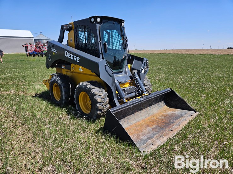 2019-deere-332g-image-3