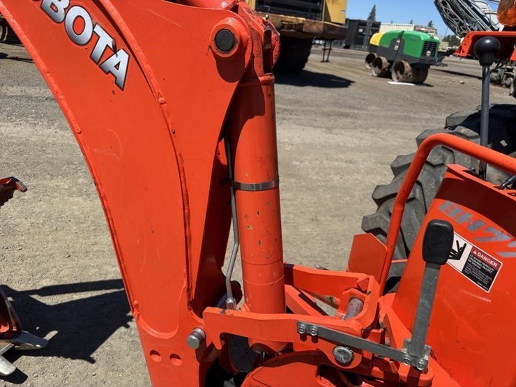 2013-kubota-l3800d-image-22