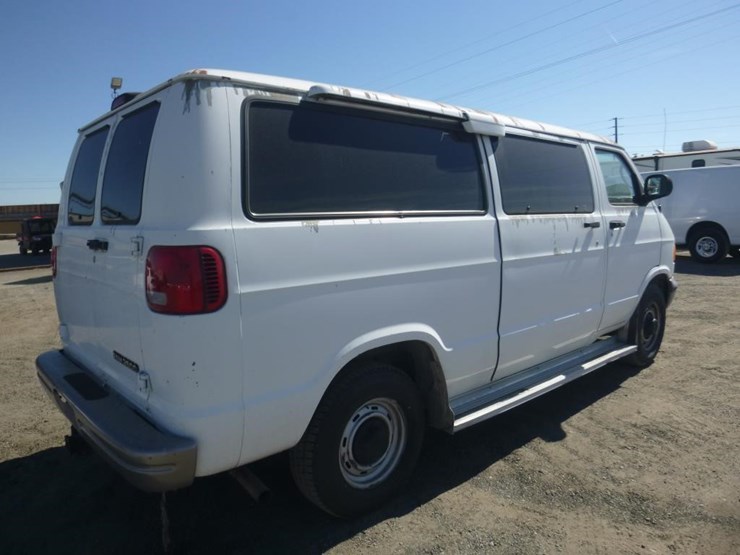 2003-dodge-ram-van-image-3