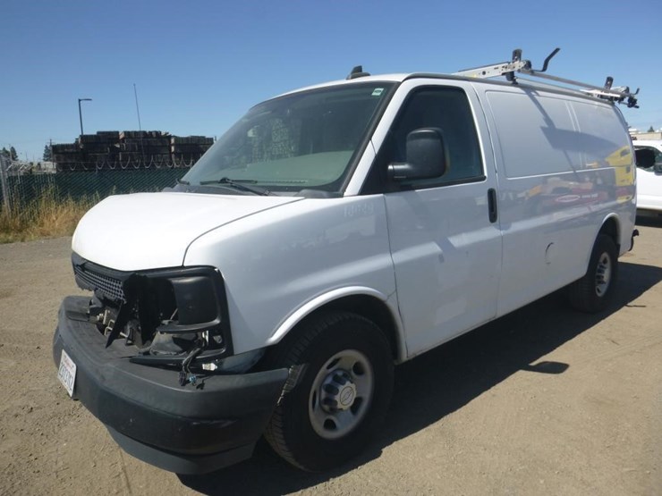 2017-chevrolet-express-2500-image-1