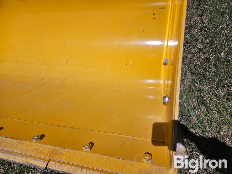 2021-deere-324l-image-11