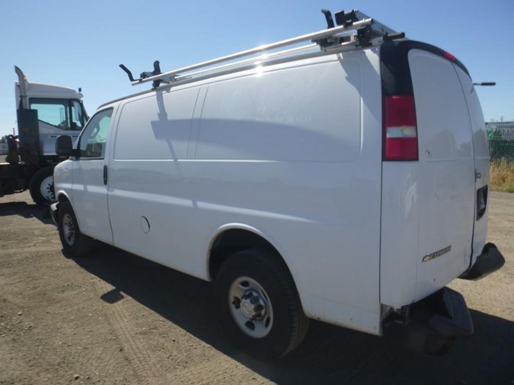 2017-chevrolet-express-2500-image-4