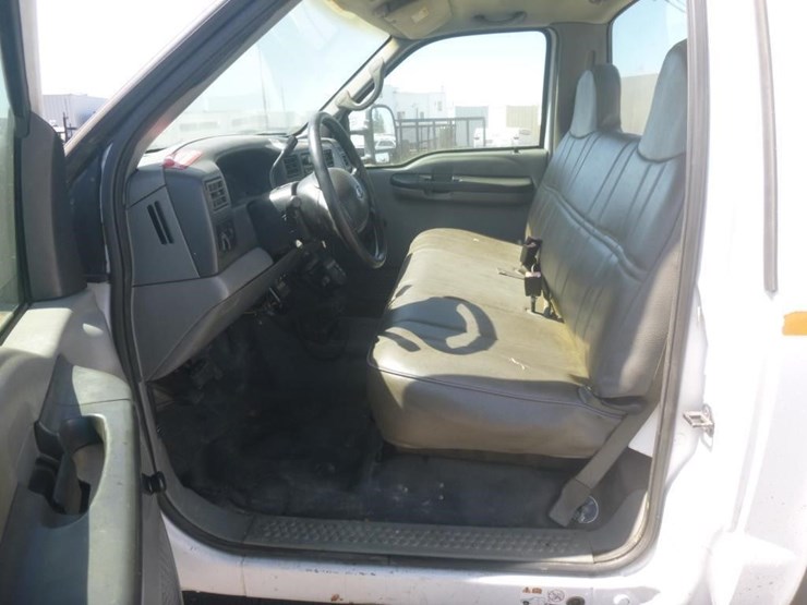 2002-ford-f550-image-16
