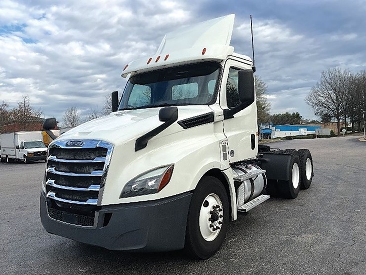 2019-freightliner-cascadia-126-image-1