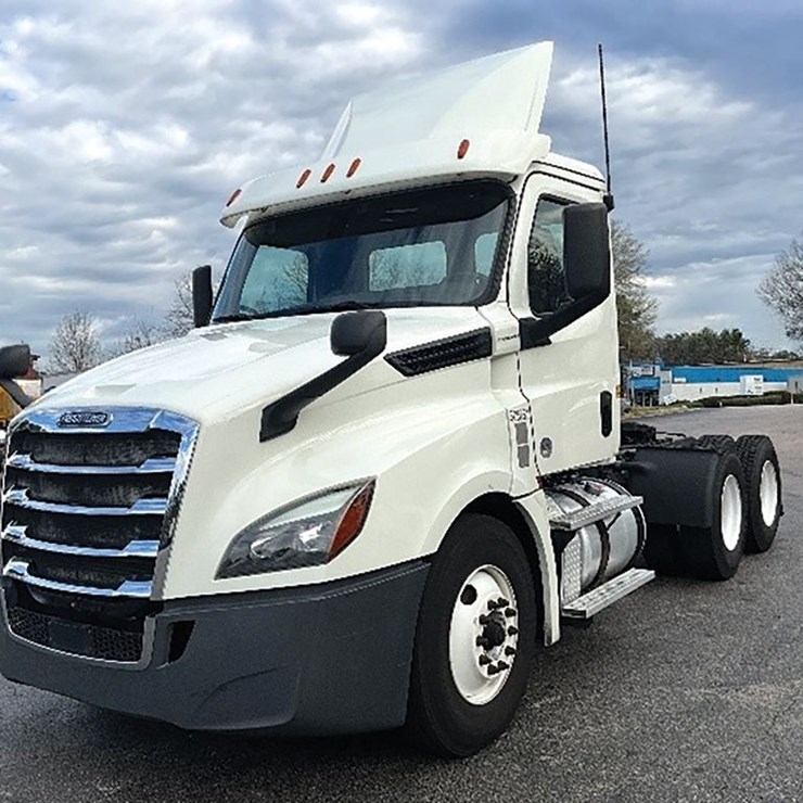 2019 FREIGHTLINER CASCADIA 126