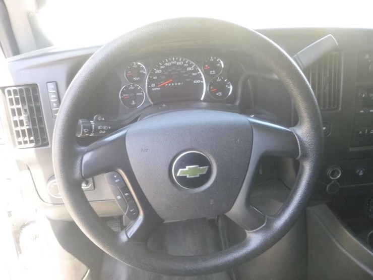 2016-chevrolet-express-3500-image-8