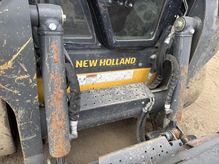 2021-new-holland-l328-image-14
